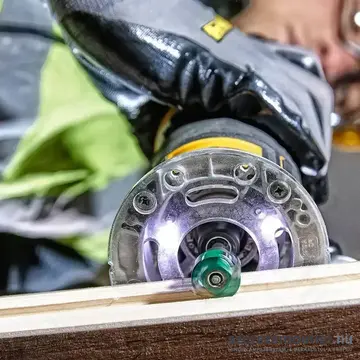 DEWALT DCW600N Akkus felsőmaró 36mm, 6-8mm, 18V (Akku és töltő nélkül!)